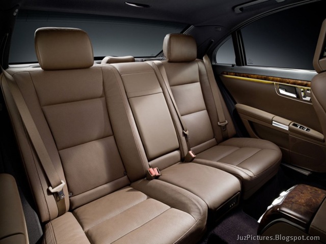 [2009-mercedes-benz-s-class-amg-sports-package-rear-seats[5].jpg]
