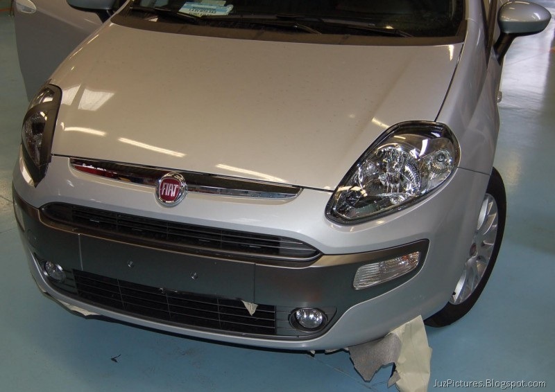 [2010-Fiat-Grande-Punto-04[3].jpg]