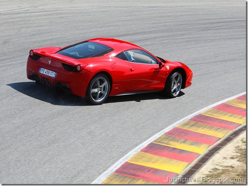 Ferrari-458_Italia_2011_16
