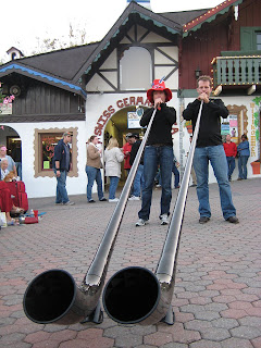 Frau Buggy and Herr Gustav, International Alphorn players