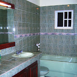 Bano de la habitación en el Hotel La Cueva - en El Cedro, Miches, Dominican Republic - http://www.rancholacueva.com