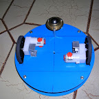 Parte inferiore del robot dove è possibile vedere i motori e il loro sistema di ancoraggio