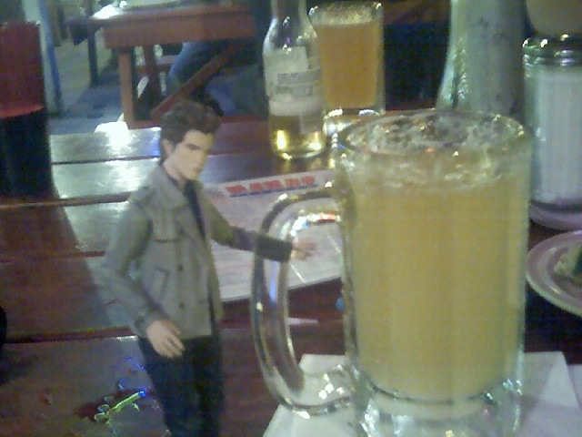 [Pocket Edward and beer[4].jpg]