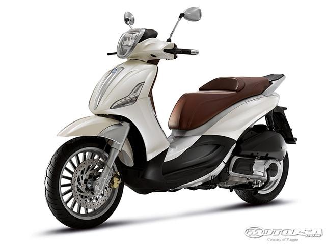 [2011-Piaggio-Beverly-300ie-1.jpg2011 Piaggio Scooters Picture 2 of 11[2].jpg]
