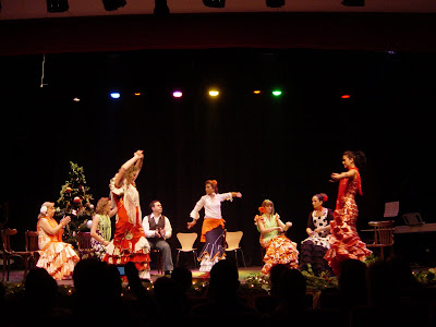 Coro Rociero bailando sevillanas