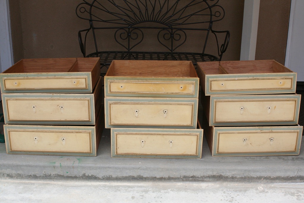 [cleaning, prepping, and sanding antique dresser (2)[4].jpg]
