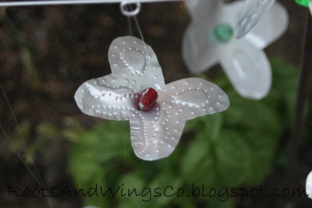 [soda can tin butterfly mobile 3[3].jpg]
