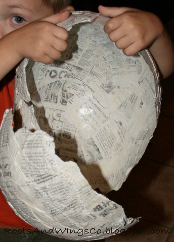 [dinosaur birthday party paper mache egg gift bags[3].jpg]