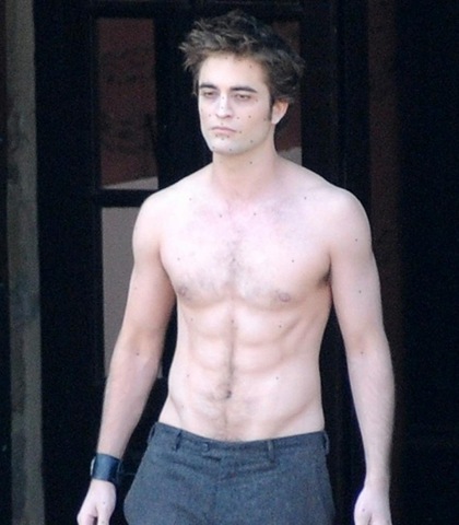 [robert-pattinson-shirtless-01[5].jpg]