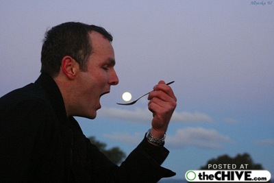 hold-on-the-moon-trick-pics-1 hold-on-the-moon-trick-pics-1