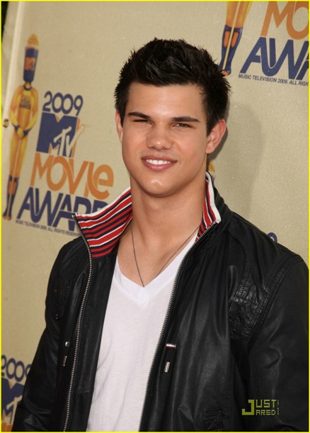 [taylor-lautner-mtv-movie-awards-03[3].jpg]