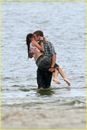 miley-cyrus-liam-hemswroth-kiss-07