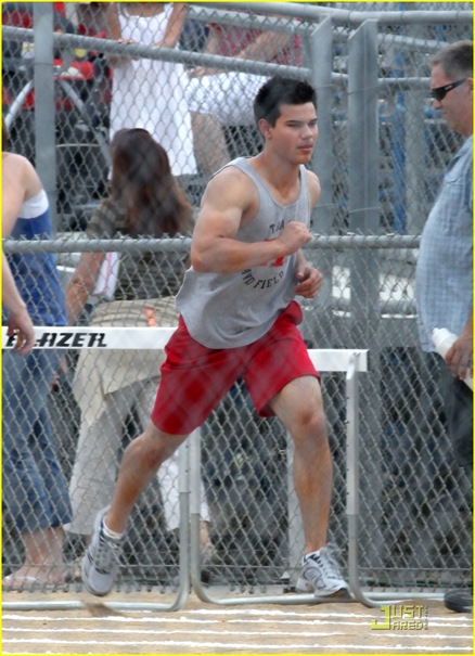 [taylor-lautner-taylor-swift-team-08[3].jpg]