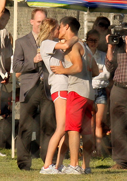 [beso taylor lautner y taylor swift 4[3].jpg]