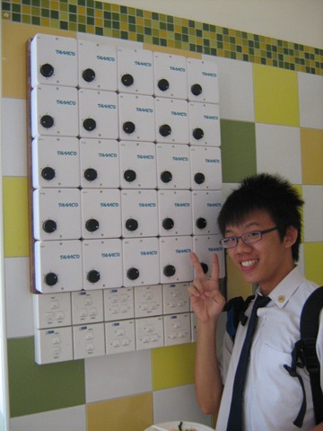 [DHSGradDay_03122008_01[3].jpg]