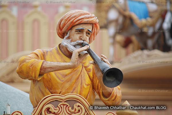 statue-of-shehnai-player-at-agroha-hissar-haryana-india.JPG