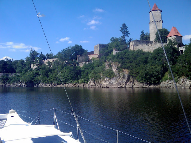 Hrad Zv&iacute;kov na Valk&yacute;�e