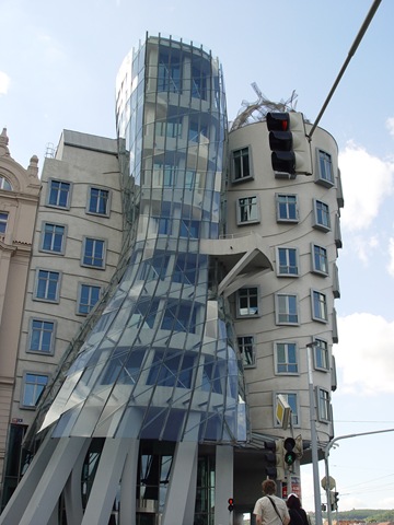 [Prague_-_Dancing_House[10].jpg]