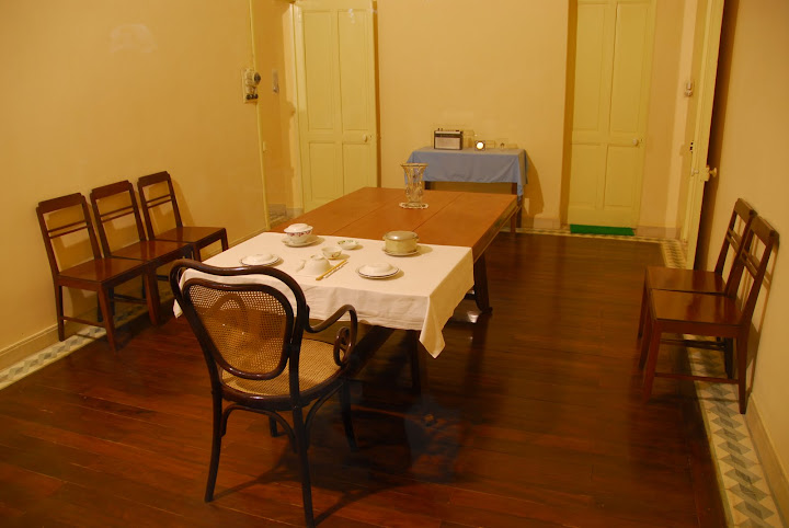 interiorul EXTREM de simplu, asa cum a dorit