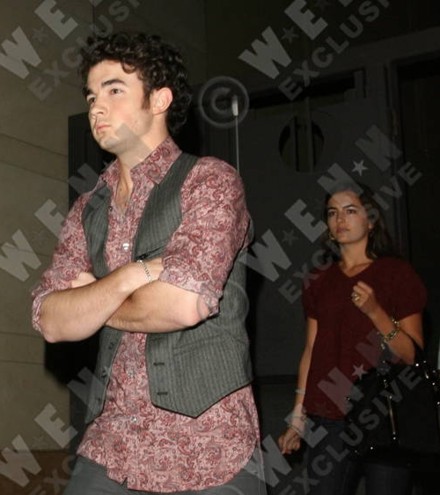 Joe Jonas y Camilla Belle: CITA al Cine!
