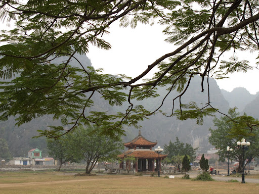 bia ly thái tổ