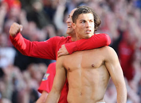 曼联 &ndash; MANCHESTER, ENGLAND - APRIL 25: Cristiano Ronaldo of Manchester United celebrates scoring their third goal during the Barclays Premier League match between Manchester United and Tottenham Hotspur at Old Trafford on April 25 2009 in Manchester, England. (Photo by John Peters/Manchester United via Getty Images)