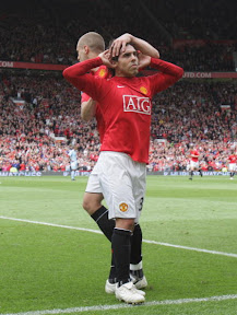 曼联 &ndash; MANCHESTER, ENGLAND - MAY 10: Carlos Tevez of Manchester United celebrates scoring their second goal during the Barclays Premier League match between Manchester United and Manchester City at Old Trafford on May 10 2009 in Manchester, England. (Photo by John Peters/Manchester United via Getty Images)
