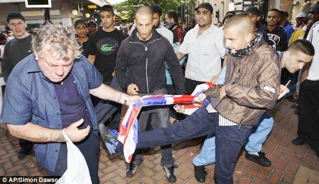 [taking union flag[11].jpg]