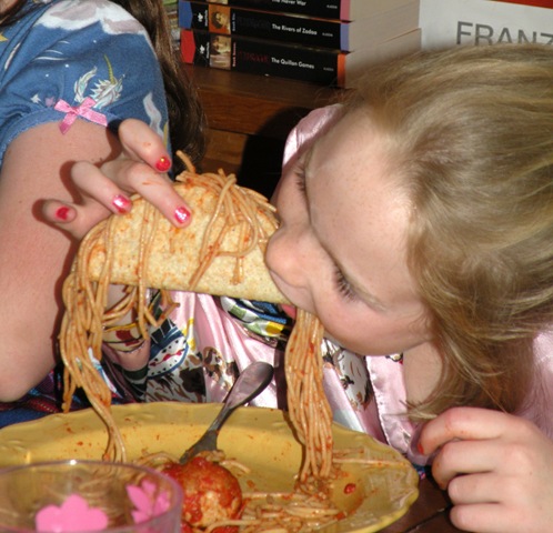 [how to eat a spaghetti taco[4].jpg]
