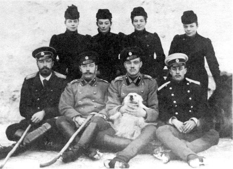 Во дворе Аничкова дворца...: foto_history — LiveJournal