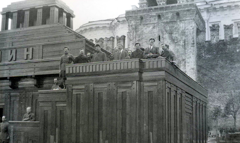Мавзолей гранит