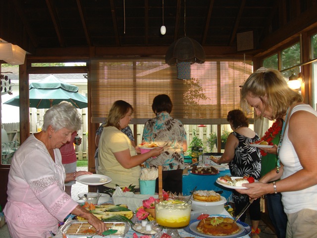 [tropical luau 7 17 10 034.jpg]