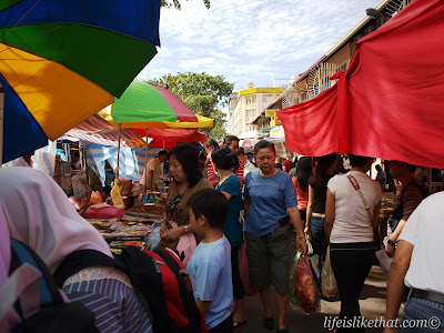 Gaya Street Sunday Market picture sabah escapade  photo