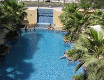 hotel-pool