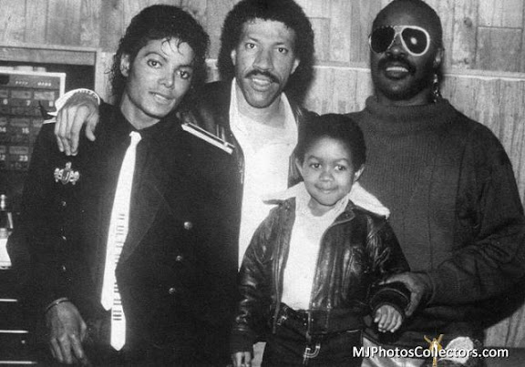 MJ-the-thriller-era-12686651-640-448.jpg