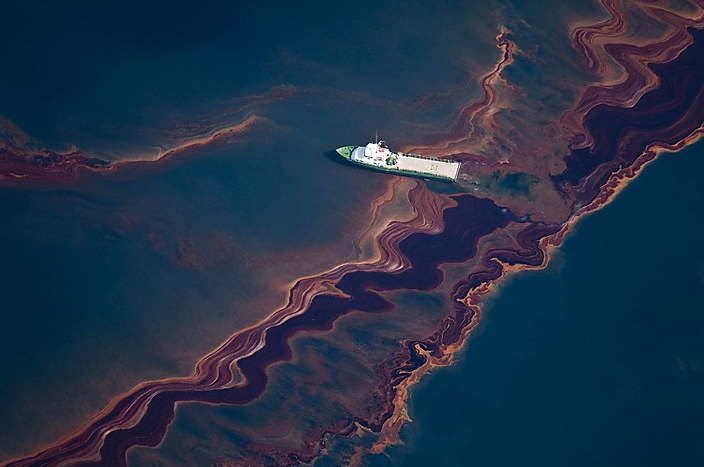 An aerial view of the BP Deepwater Horizon oil slick in the Gulf of Mexico, 6 May 2010. Daniel Beltra / Reuters