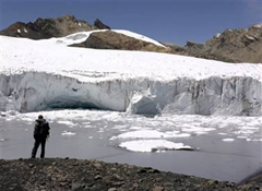 Peru's glaciers may have melted 20 percent since 1970, according to an Ohio State University glacier expert. (Photo: Karel Navarro / AP)