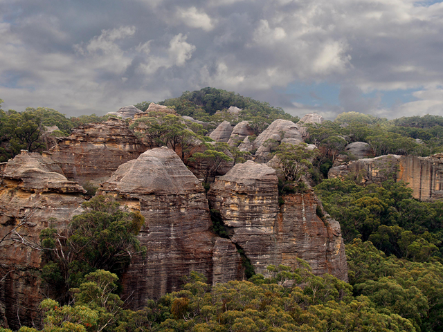 Stone pagodas at the head of Baal Bone Creek in the Gardens of Stone, Australia. colongwilderness.org.au 