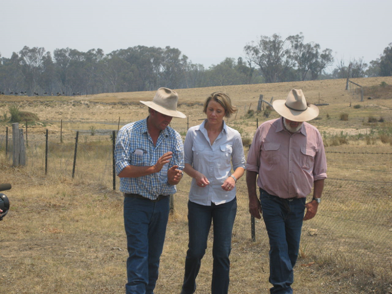Bundarra farmer Stuart Tombs uses a photo opportunity to try and explain more of the situation to the Premier. (Kelly Fuller)