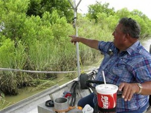 Cattle rancher Philip Simmons uses a flatboat to access his cattle on the banks of the Mississippi River near Point Pleasant, Louisiana July 17, 2010. REUTERS / Alexandria Sage