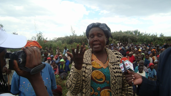 An evictee woman from the Mau forest emotionally voices her concern on the evictions, 9 Dec 2009. jukwaa.proboards.com