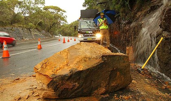 No one was injured when rockfalls closed the Wakehurst Parkway, Sydney, 21 March 2011. Steven Siewert / smh.com.au