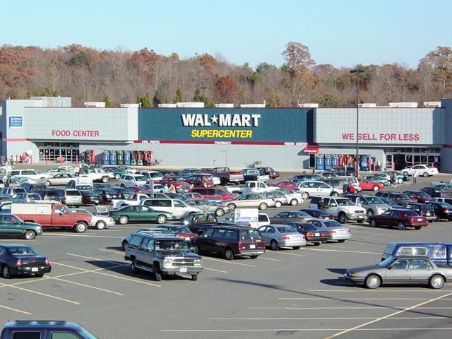 Wal-Mart supercenter. Ben Schumin / foodandwaterwatch.org