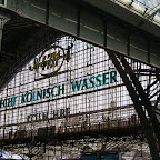 Der Kölner Hauptbahnhof von innen - 4711 ist auch ein Kölner Klassiker.