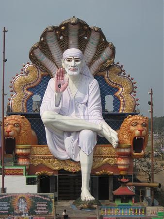 [Largest_Sai_Baba_Statue[11].jpg]