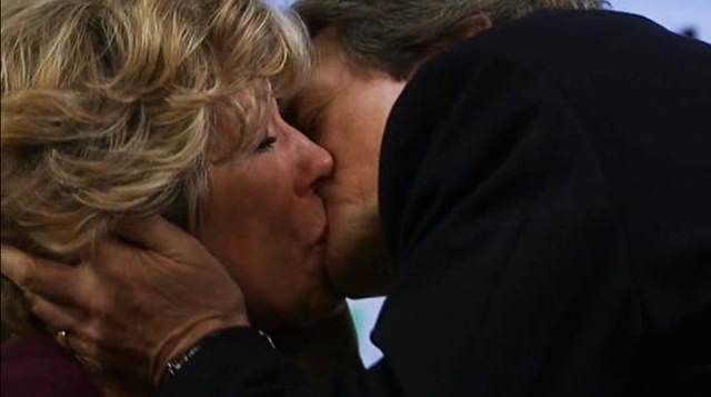 [April-26-2010-Audrey-Lewis-kiss[3].jpg]