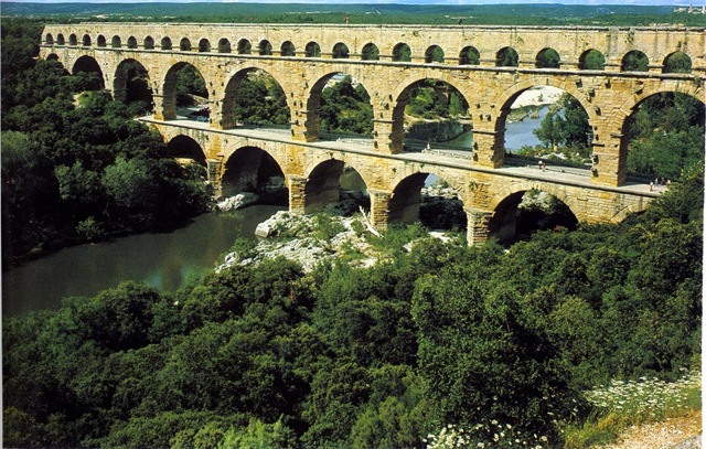 [Aqueduct_PontDuGard_Nimes4.jpg]