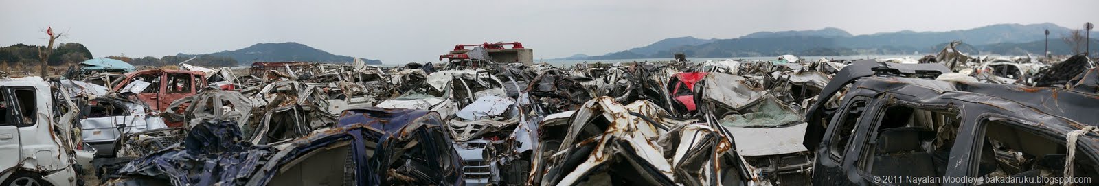 [PANORAMA 002 Rikuzentakada Car dumpSmall[3].jpg]