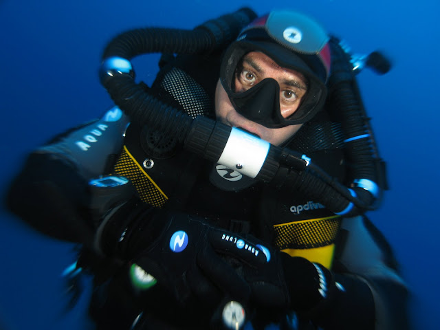 Chris playing with a rebreather No bubbles from Chris...