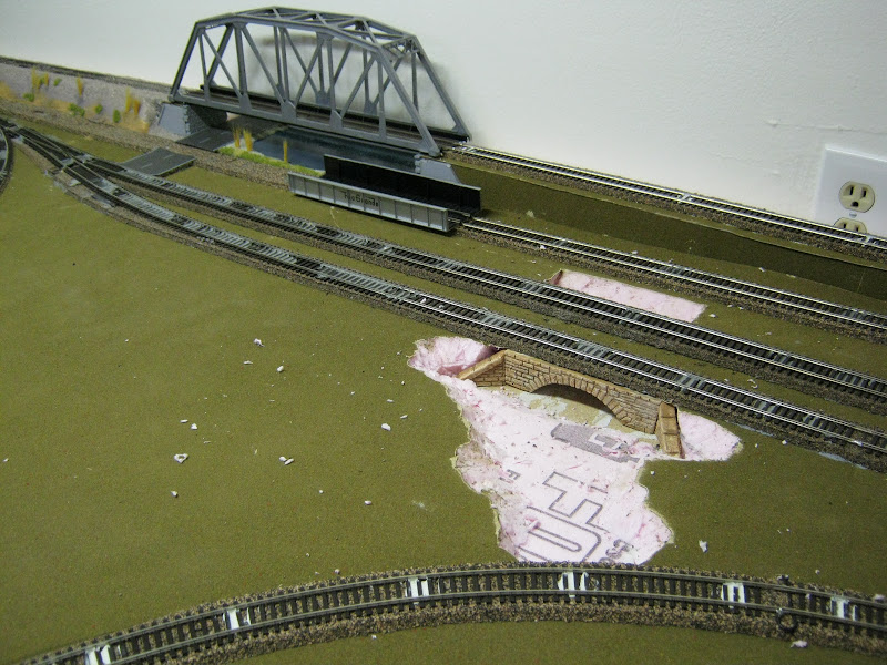 I would like know what color paint on plywood before I apply ground